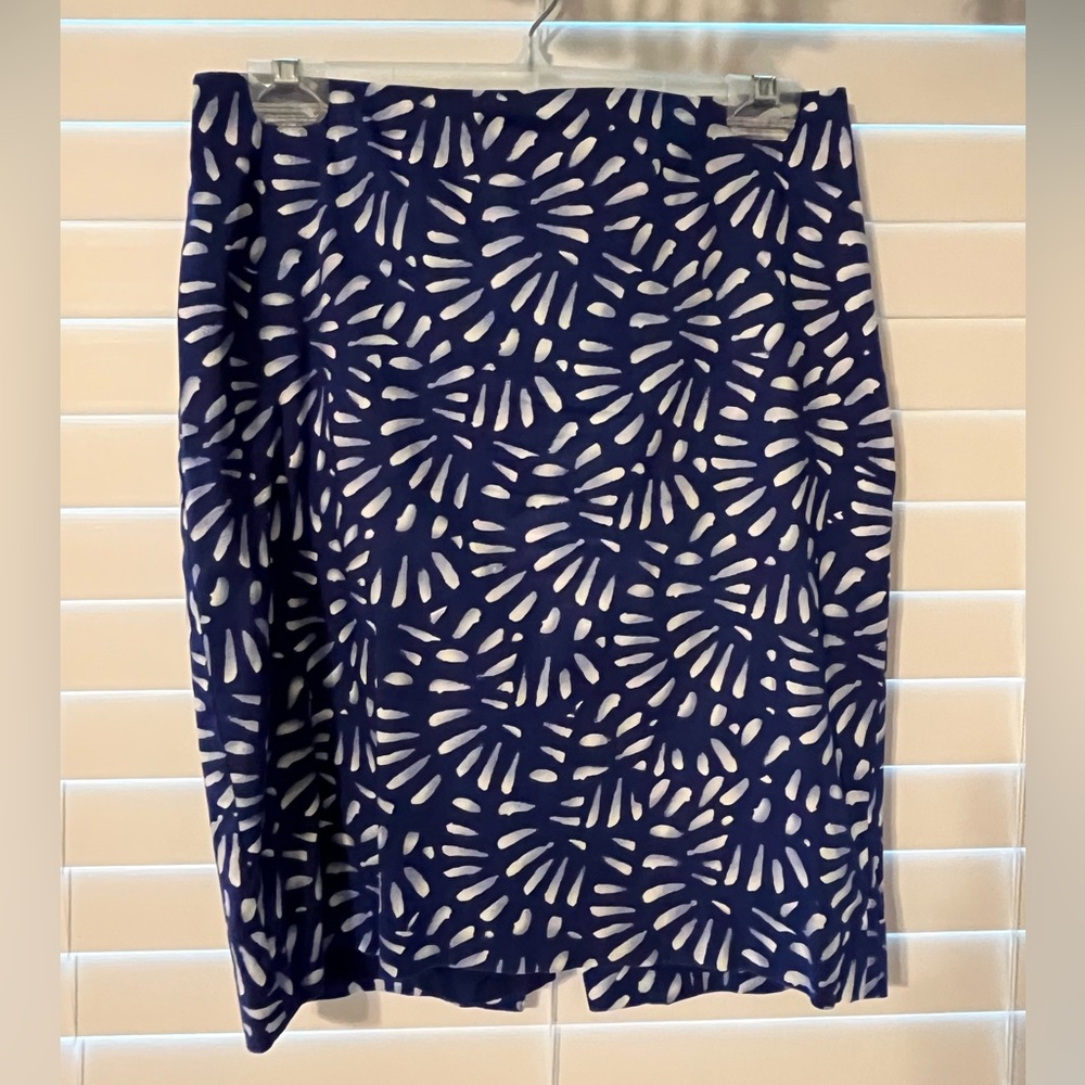 The Limited Navy Patterned Pencil Skirt size 6